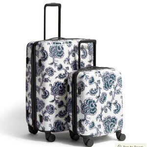 2 Pc.  Vera Bradley Luggage set  22" and 29" Spinner Hard side Rolling Luggage